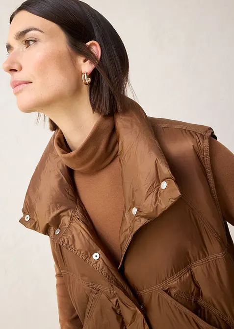 Pro&scaron;&iacute;van&aacute; vesta s recyklovan&yacute;m prachov&yacute;m peř&iacute;m, bonprix