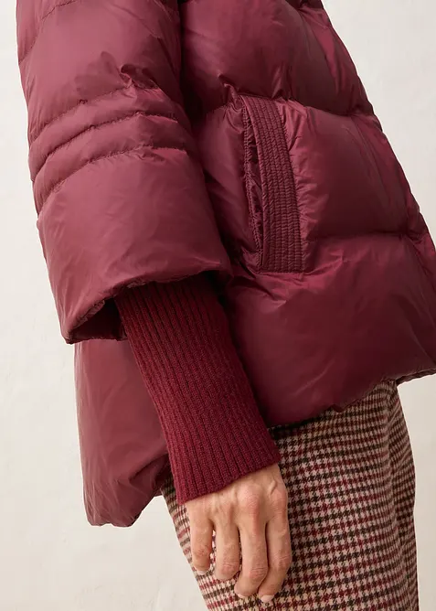 Péřová bunda s recyklovaným prachovým peřím a pletenými rukávy, bonprix