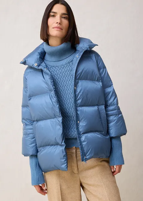 Péřová bunda s recyklovaným prachovým peřím a pletenými rukávy, bonprix
