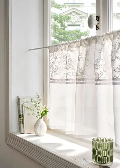 Vitrážková záclona z organické bavlny, s výšivkou, bonprix