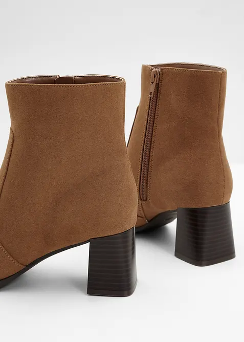 Kotn&iacute;kov&aacute; obuv se &scaron;irok&yacute;m podpatkem, bonprix