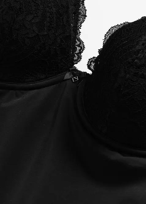 Stahovac&iacute; top s vyztuženou podprsenkou a krajkou, středn&iacute; tvaruj&iacute;c&iacute; efekt, bonprix