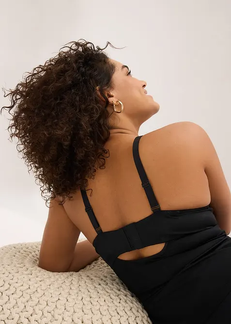 Stahovac&iacute; top s vyztuženou podprsenkou a krajkou, středn&iacute; tvaruj&iacute;c&iacute; efekt, bonprix