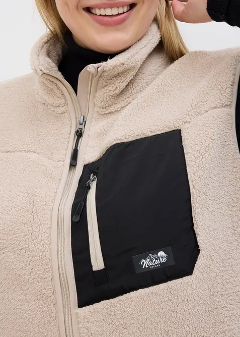 Vesta z medv&iacute;dkov&eacute;ho fl&iacute;su, bonprix