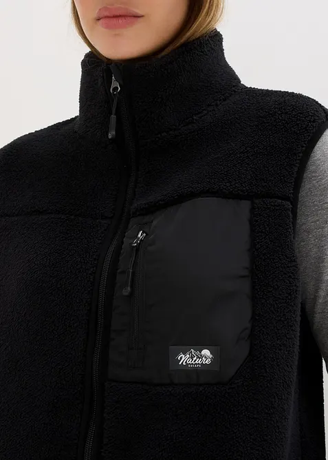 Vesta z medv&iacute;dkov&eacute;ho fl&iacute;su, bonprix