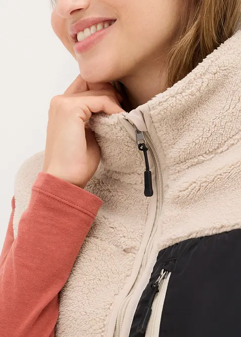 Vesta z medv&iacute;dkov&eacute;ho fl&iacute;su, bonprix