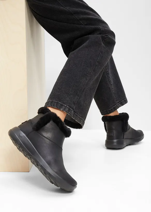 Kotníková obuv značky Skechers, Skechers