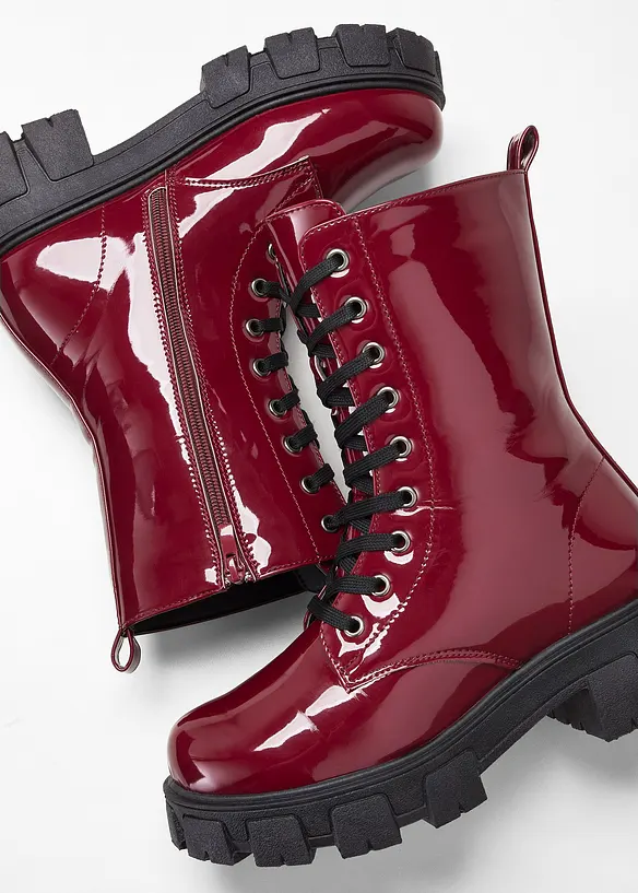 Šněrovací kotníková obuv s lakovaným vzhledem, bonprix
