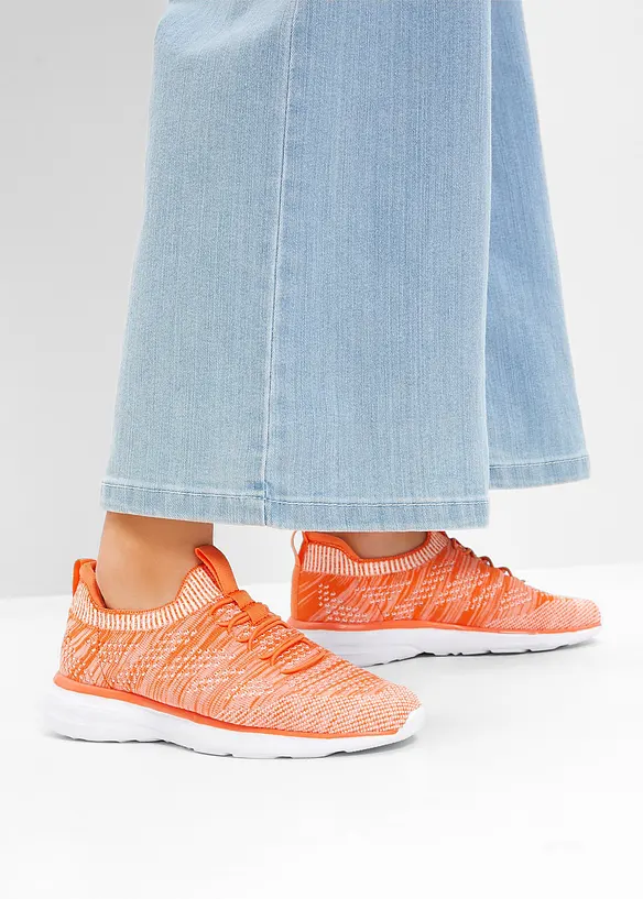 Pohodlné nazouvací tenisky z měkkého materiálu, bonprix