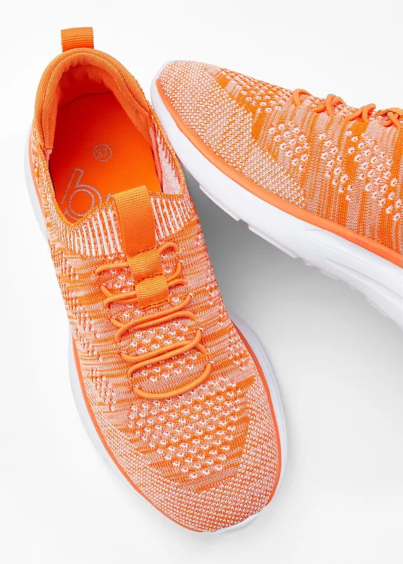 Pohodlné nazouvací tenisky z měkkého materiálu, bonprix