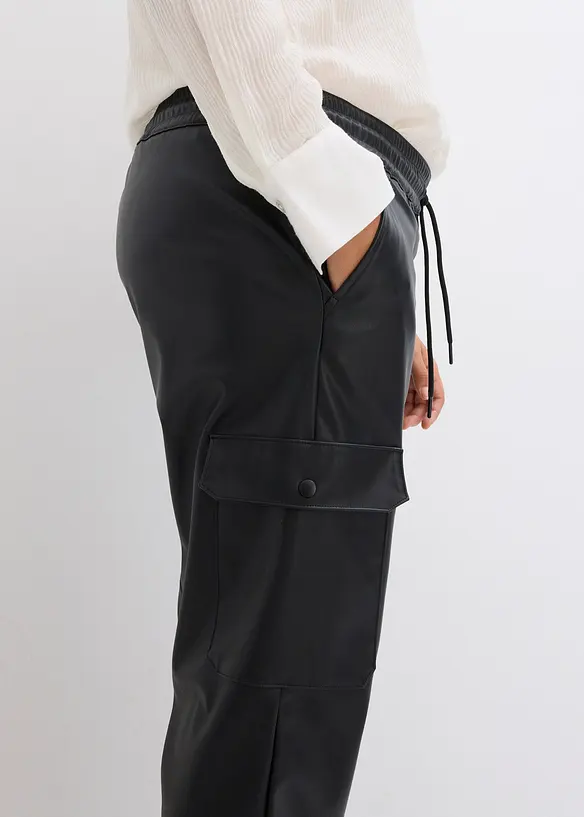 Cargo kalhoty z umělé kůže, bonprix