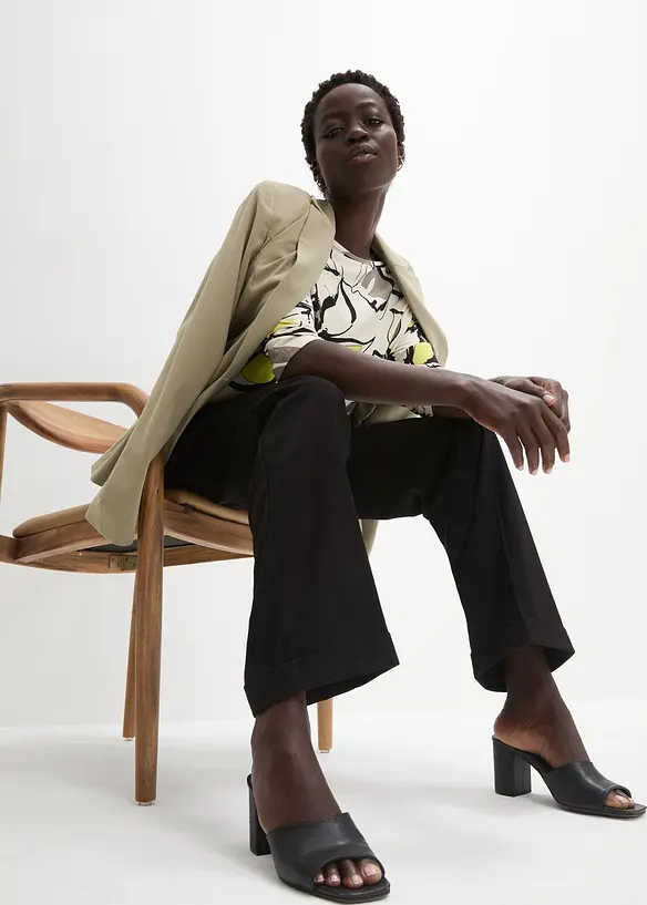 Triko s netopýřími rukávy a květinovým potiskem, bonprix