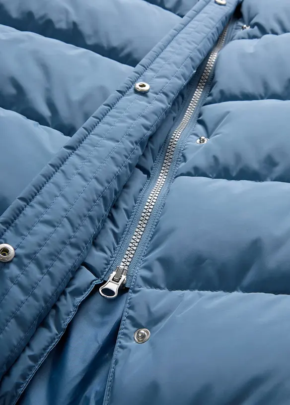 Dlouhý prošívaný kabát s kapucí, bonprix