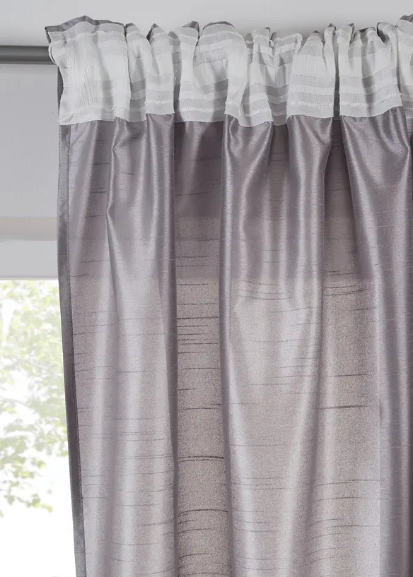 Z&aacute;věs s lehk&yacute;m leskl&yacute;m efektem, tak&eacute; extradlouh&yacute; (1 ks v balen&iacute;), bonprix