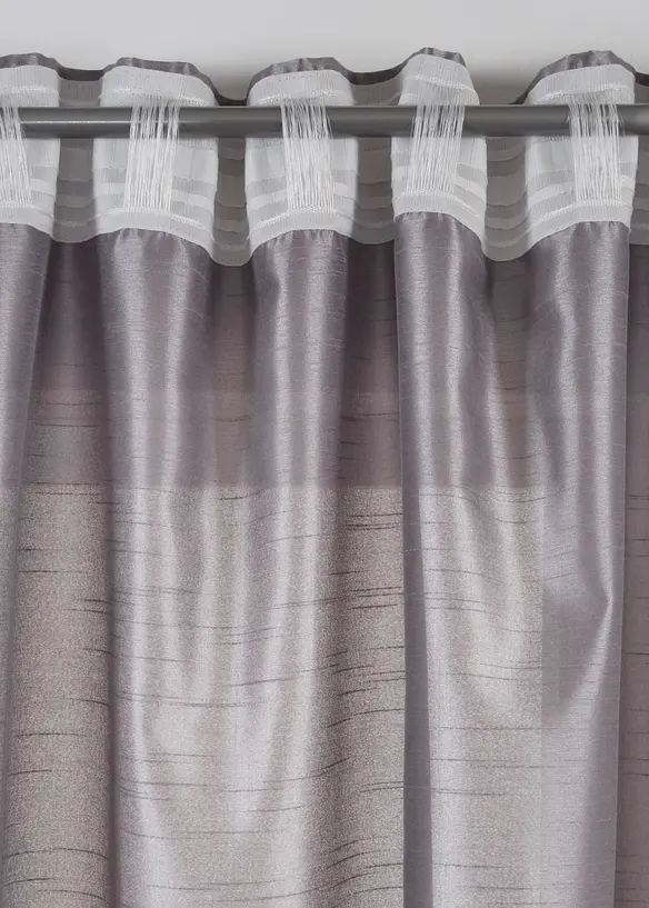 Z&aacute;věs s lehk&yacute;m leskl&yacute;m efektem, tak&eacute; extradlouh&yacute; (1 ks v balen&iacute;), bonprix