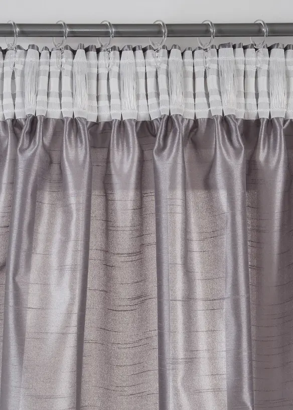 Z&aacute;věs s lehk&yacute;m leskl&yacute;m efektem, tak&eacute; extradlouh&yacute; (1 ks v balen&iacute;), bonprix