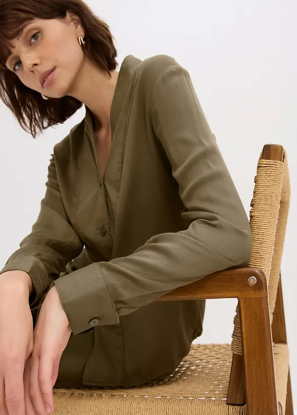 Košilová halenka ze splývavého saténu, bonprix