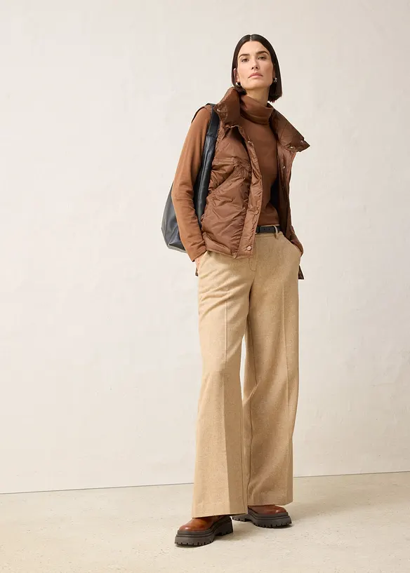 Prošívaná vesta s recyklovaným prachovým peřím, bonprix