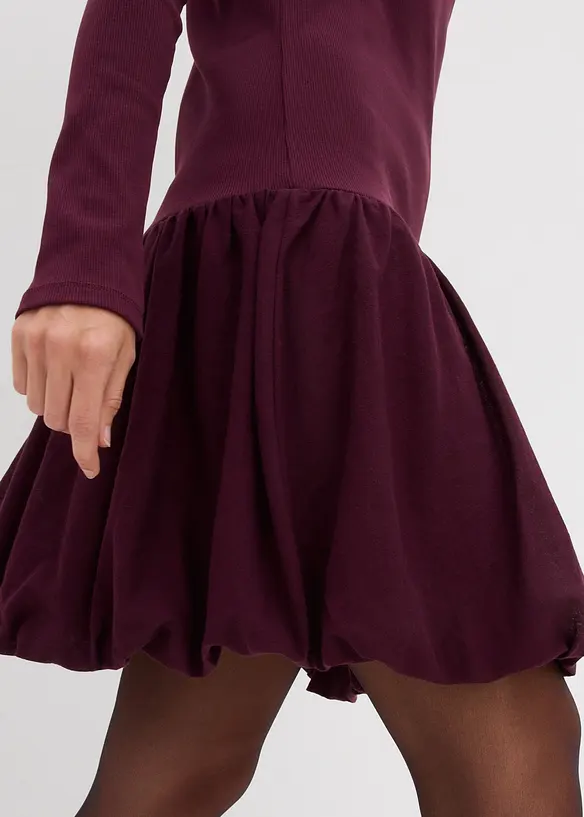 Úpletové šaty s balónovou sukní, bonprix