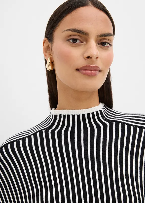 Svetr s krátkým rolákem, z viskózové směsi, bonprix