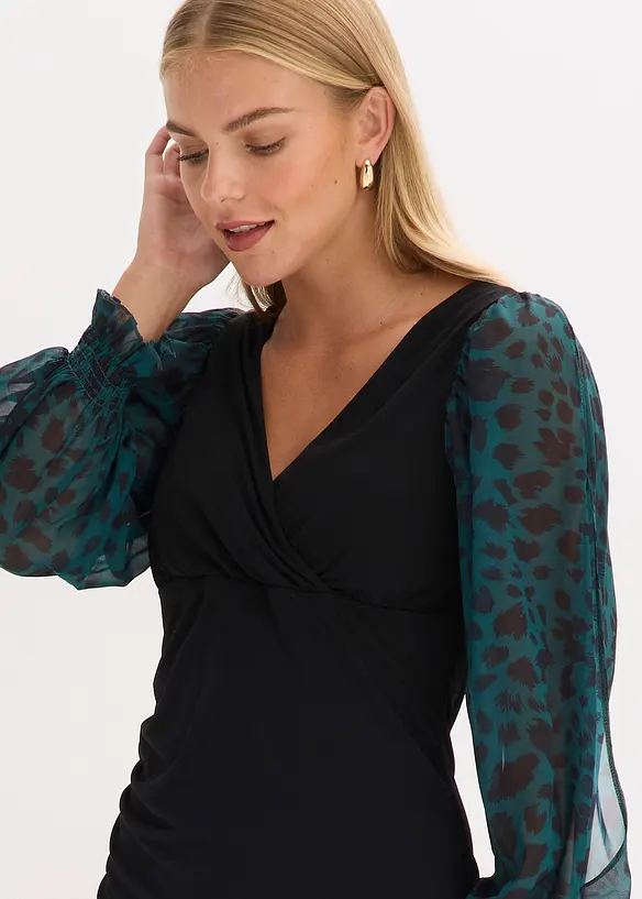 Přiléhavé minišaty s prostřihy na rukávech, bonprix