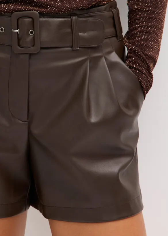 &Scaron;ortky z uměl&eacute; kůže, s opaskem, bonprix