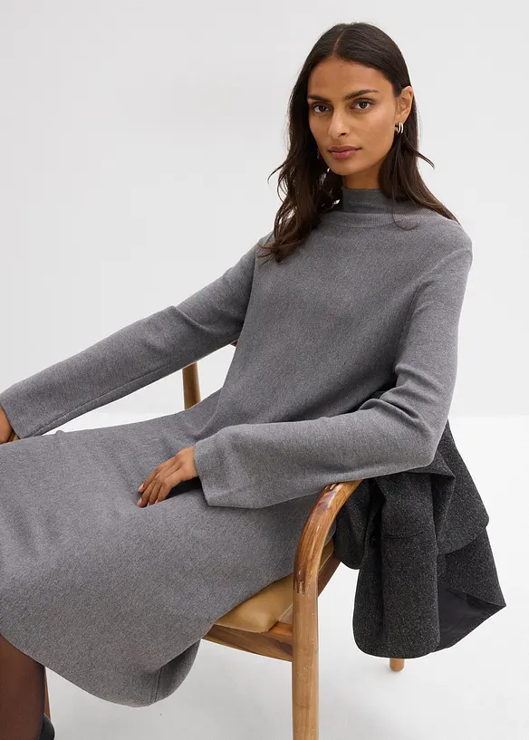 Pletené šaty s áčkovou liní, ze směsi s viskózou, bonprix