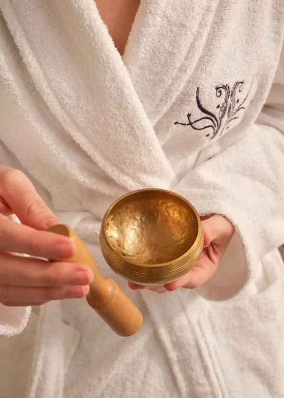 Dekorativn&iacute; předmět &ndash; zvukov&aacute; m&iacute;sa s dřevěnou paličkou, bonprix