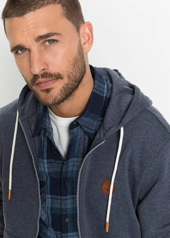 Mikina na zapínání s kapucí a s detaily z umělé kůže, bonprix