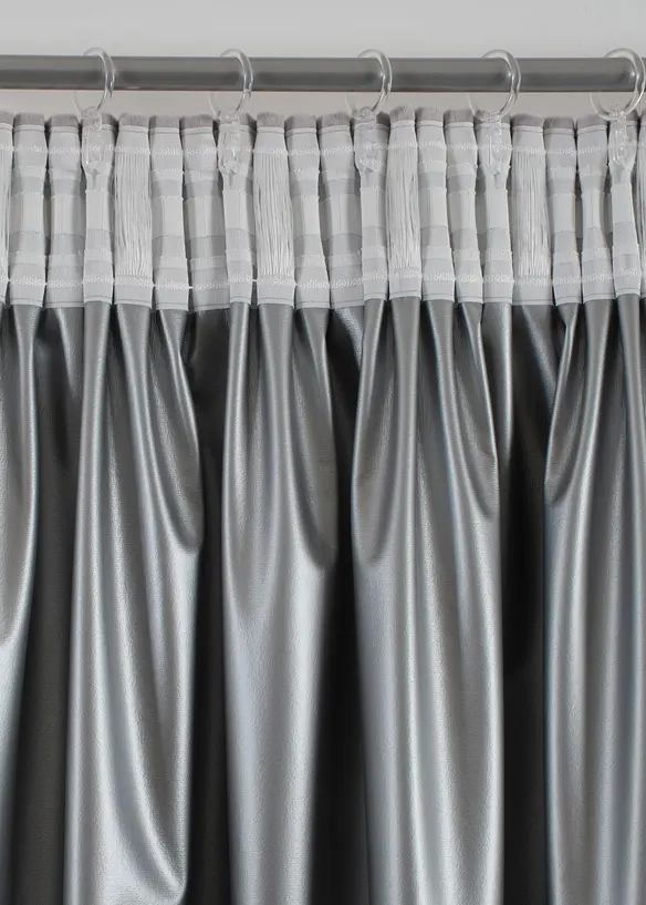 Zatemňovac&iacute; z&aacute;věs s termo funkc&iacute; a sametov&yacute;m povrchem (1 ks v balen&iacute;), bonprix