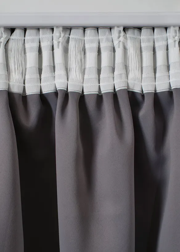 Zastiňuj&iacute;c&iacute; z&aacute;věs s leskem, tak&eacute; v extra d&eacute;lce (1 ks v balen&iacute;), bonprix