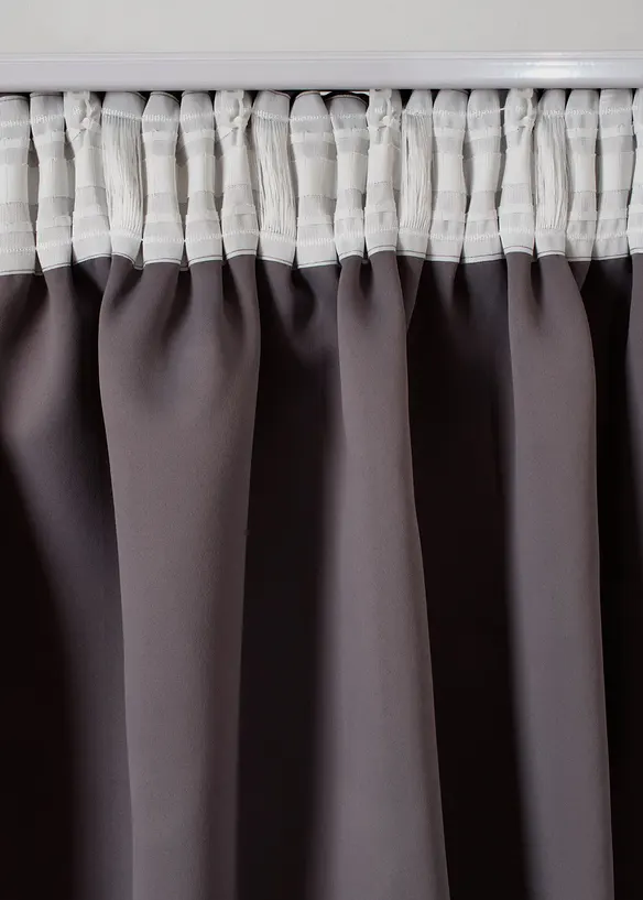 Zastiňuj&iacute;c&iacute; z&aacute;věs s leskem, tak&eacute; v extra d&eacute;lce (1 ks v balen&iacute;), bonprix