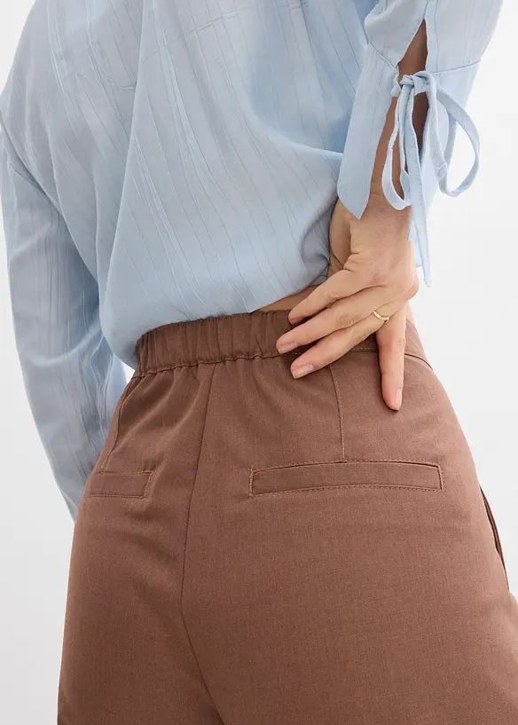 Kalhoty se sklady u pasu, bonprix