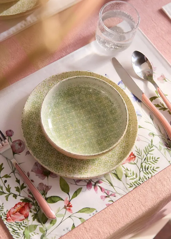 Prost&iacute;r&aacute;n&iacute; s nati&scaron;těn&yacute;mi květy (4 ks v balen&iacute;), bonprix