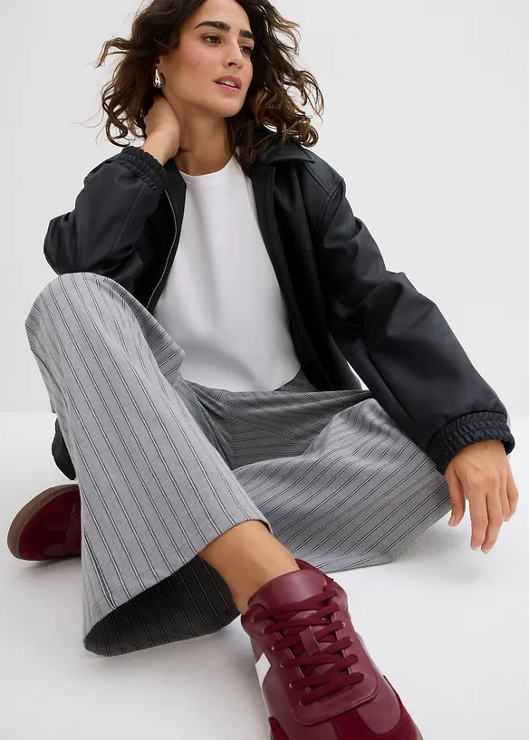 Kalhoty bez zap&iacute;n&aacute;n&iacute;, ze spl&yacute;vav&eacute;ho materi&aacute;lu, bonprix