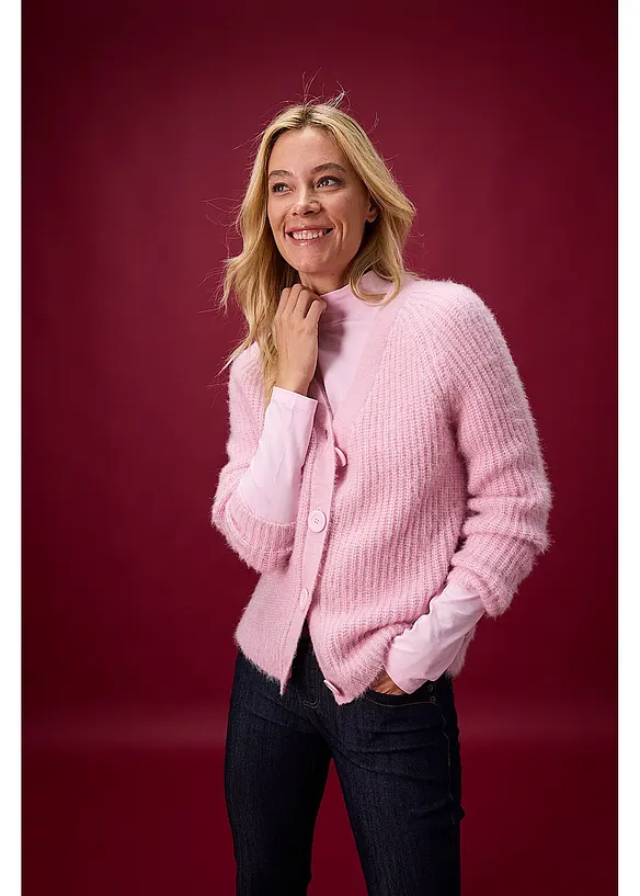 Žebrovan&yacute; kab&aacute;tek ze silněj&scaron;&iacute; pleteniny s leskl&yacute;m efektem, bonprix