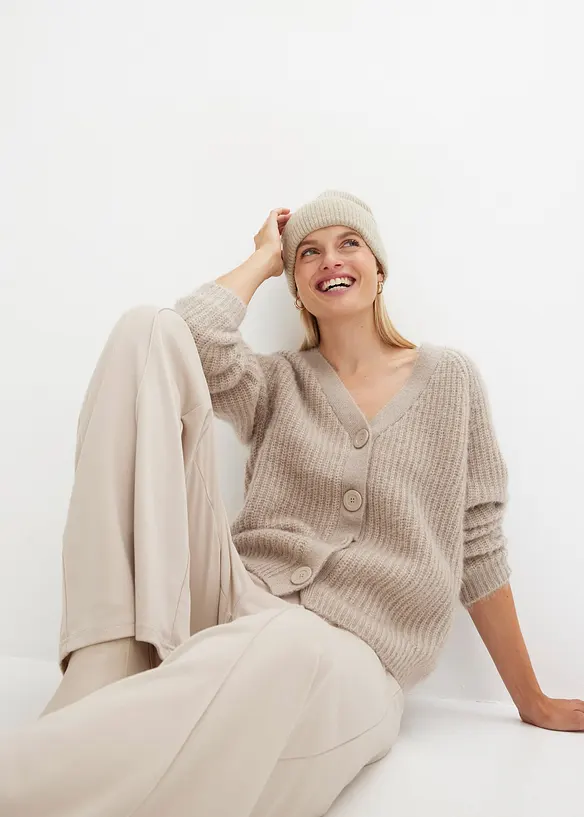 Žebrovan&yacute; kab&aacute;tek ze silněj&scaron;&iacute; pleteniny, bonprix